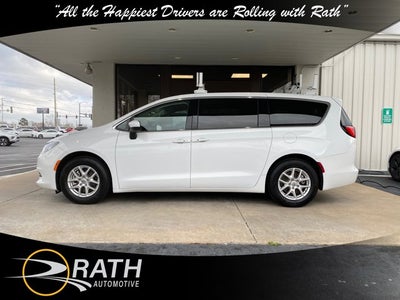 2022 Chrysler Voyager LX