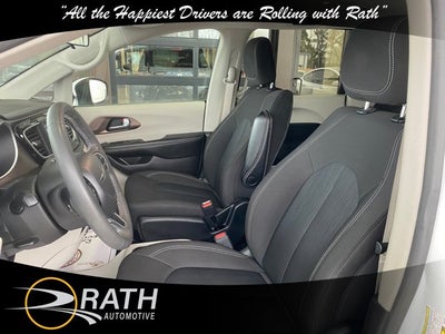 2022 Chrysler Voyager LX