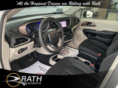 2022 Chrysler Voyager LX