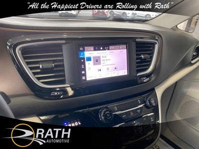 2022 Chrysler Voyager LX