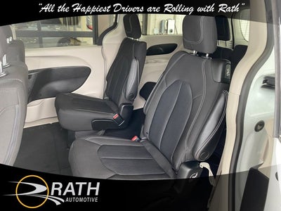 2022 Chrysler Voyager LX