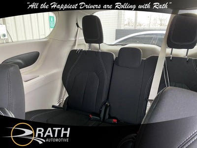 2022 Chrysler Voyager LX