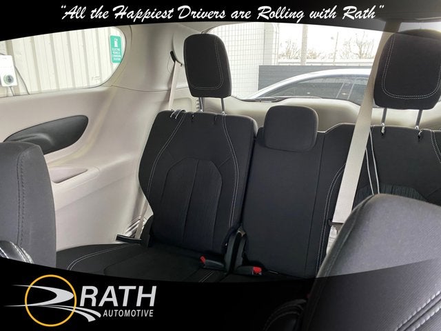 2022 Chrysler Voyager LX