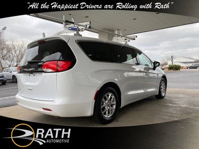 2022 Chrysler Voyager LX