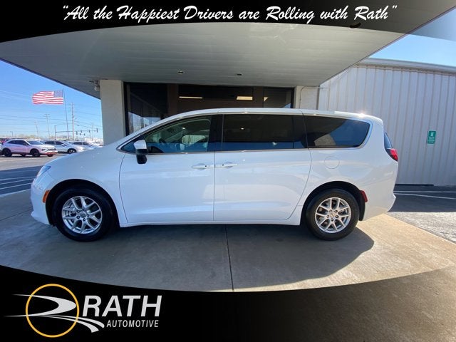 2022 Chrysler Voyager LX