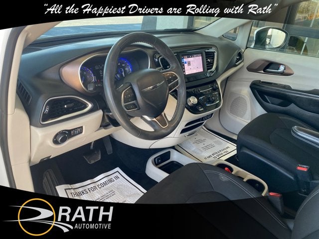 2022 Chrysler Voyager LX