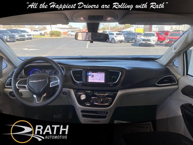 2022 Chrysler Voyager LX