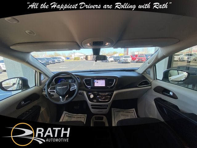 2022 Chrysler Voyager LX