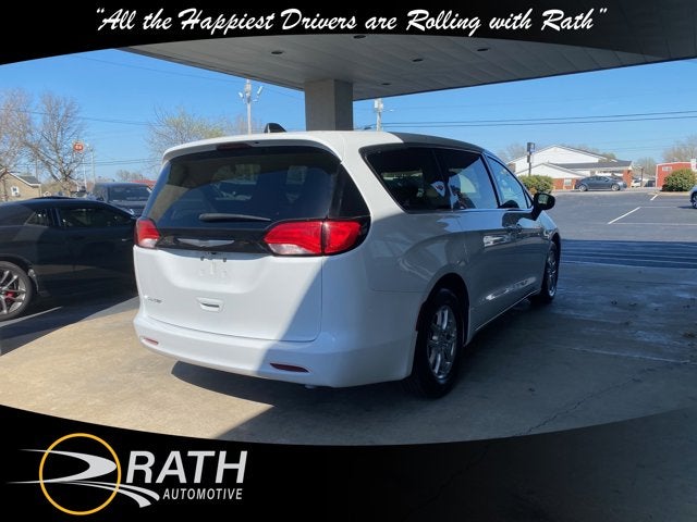 2022 Chrysler Voyager LX