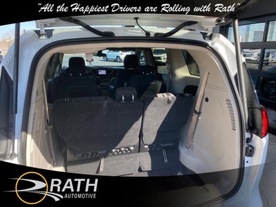 2022 Chrysler Voyager LX