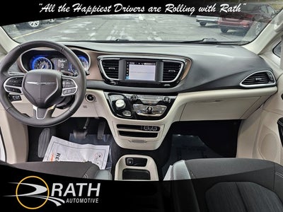 2022 Chrysler Voyager LX