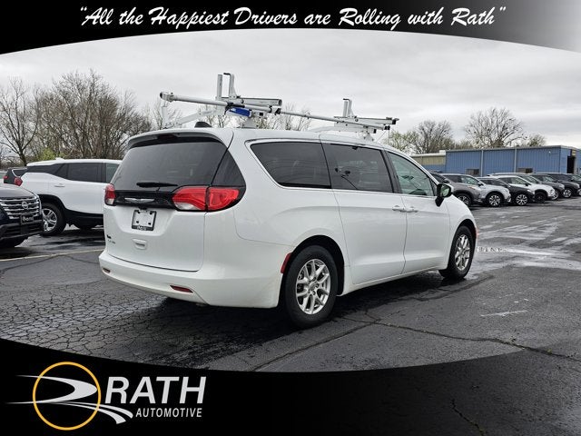 2022 Chrysler Voyager LX