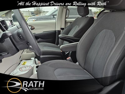 2022 Chrysler Voyager LX